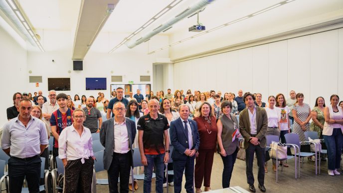 El Encuentro +45 de la Cámara pone de relieve que el edadismo no puede ser un obstáculo para estar en el mercado laboral: hay que reinventarse cada día señala el ex atleta Fermín Cacho