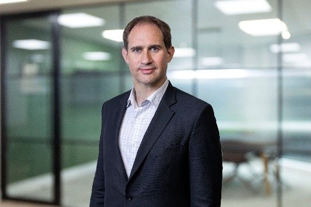Caldwell refuerza sus capacidades en servicios financieros y fintech con la incorporación de Alex Langridge