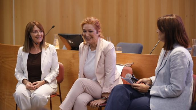 La Cambra de Terrassa y Teresa Viejo, a los más 45 desempleados: “La edad siempre es un plus”