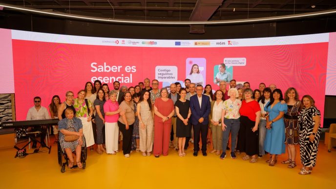 Fundación ONCE cumple el objetivo del proyecto Esenciales en España tras formar en digitalización a más de 17.000 personas con discapacidad