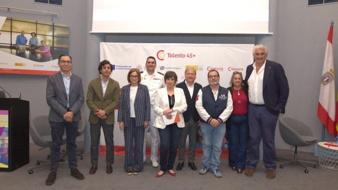 La Cámara de Comercio de Gijón y Fernando Romay, a los desempleados +45: Tenemos que reinventarnos”