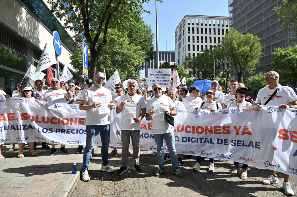 Las administraciones de lotería reclaman al Gobierno una regulación urgente de la comercialización online y una revisión urgente del modelo económico de la red de ventas