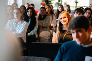 La industria farmacéutica busca talento joven con competencias digitales, capacidad de adaptación y ganas de aprender